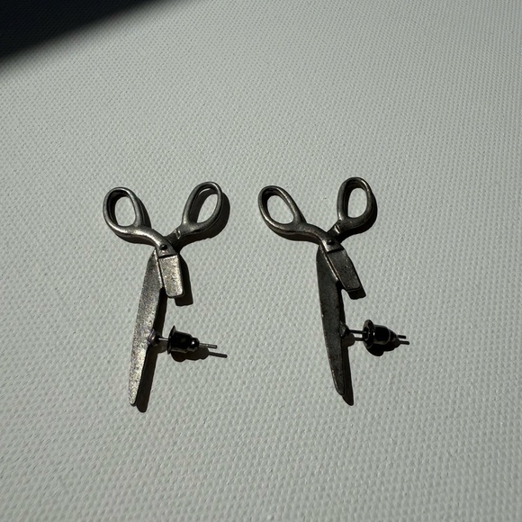 Retro Scissor Stud Earrings – Edgy Statement Jewelry - Picture 12 of 14